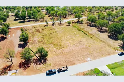 1131 E Landings N, Granbury, TX 76049 - Photo 1