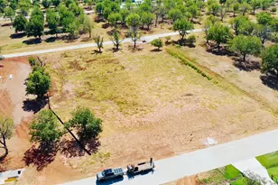 1131 E Landings N, Granbury, TX 76049 - Photo 1