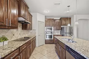 8 Mapleridge Dr, Edgecliff Village, TX 76134 - Photo 8