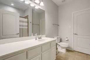 714 E 1st St, Fort Worth, TX 76102 - Photo 8