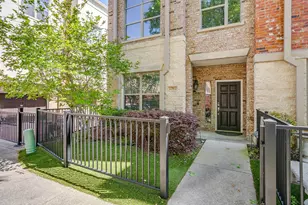 714 E 1st St, Fort Worth, TX 76102 - Photo 2