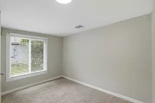 1214 Jones St, Greenville, TX 75401 - Photo 10