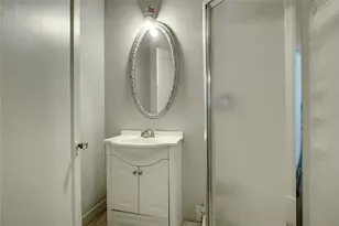 916 W Hickory St, Denton, TX 76201 - Photo 16