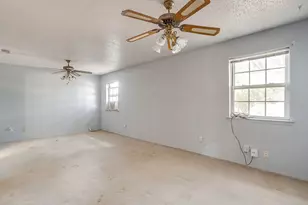 915 Cherry Laurel Ln, Arlington, TX 76012 - Photo 12