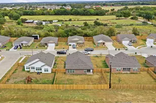 417 Jameson St, Springtown, TX 76082 - Photo 24