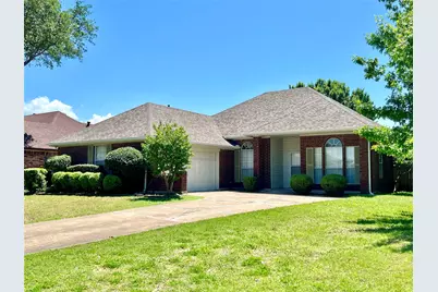 2735 Wentworth Drive, Grand Prairie, TX 75052 - Photo 2