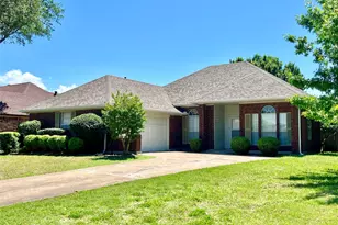 2735 Wentworth Dr, Grand Prairie, TX 75052 - Photo 2