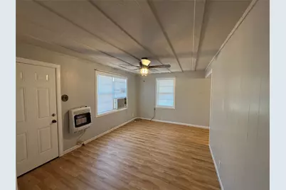 413 E Locust Street, Whitewright, TX 75491 - Photo 6