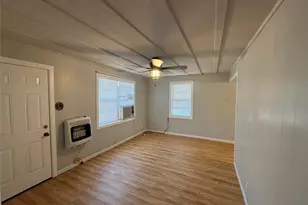 413 E Locust St, Whitewright, TX 75491 - Photo 6