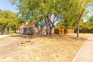 8708 Flicker Ln, Dallas, TX 75238 - Photo 34
