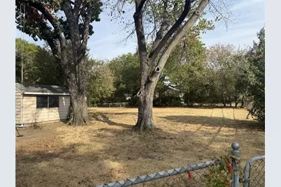 617 E Union Bower Road, Irving, TX 75061 - Photo 2