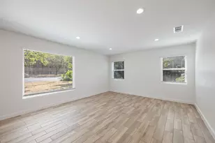 1606 N Woods St, Sherman, TX 75092 - Photo 4