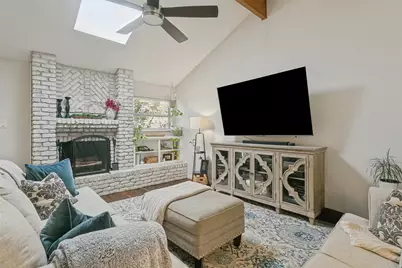 2077 Parkridge Drive, Hurst, TX 76054 - Photo 4