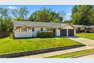 6820 Gary Lane, Fort Worth, TX 76112 - Photo 2