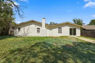 6820 Gary Ln, Fort Worth, TX 76112 - Photo 36