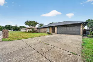 6804 Fair Meadows Dr, North Richland Hills, TX 76182 - Photo 2