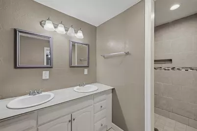 302 W Dexter Street, Sherman, TX 75092 - Photo 12