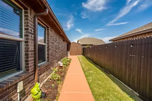 303 Triple Crown Ln, Ponder, TX 76259 - Photo 34