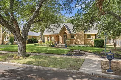 704 Forrest Avenue, Cleburne, TX 76033 - Photo 2