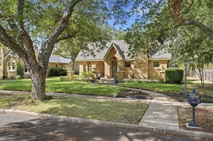 704 Forrest Ave, Cleburne, TX 76033 - Photo 2