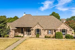 801 Maplewood Ct, Stephenville, TX 76401 - Photo 1