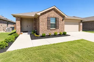 616 Sand Point Dr, Fort Worth, TX 76131 - Photo 2