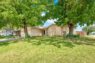 915 Lemontree Dr, Arlington, TX 76017 - Photo 1