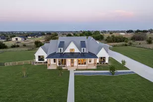 760 Hummingbird Ln, Justin, TX 76247 - Photo 2