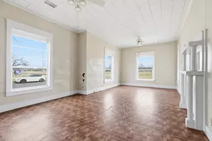 409 NW Main St, Ennis, TX 75119 - Photo 8
