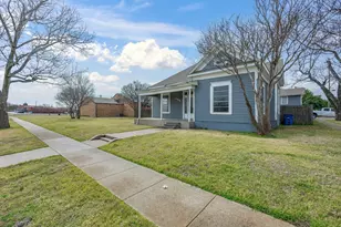 409 NW Main St, Ennis, TX 75119 - Photo 4
