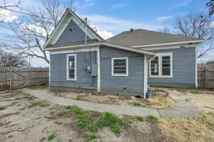 409 NW Main St, Ennis, TX 75119 - Photo 32