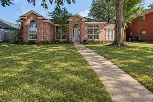 2912 Olympia Dr, Grand Prairie, TX 75052 - Photo 1