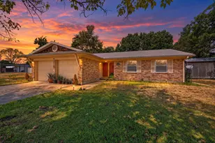 402 W Carter St, Savoy, TX 75479 - Photo 1