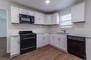 2622 W Johnson St, Denison, TX 75020 - Photo 2