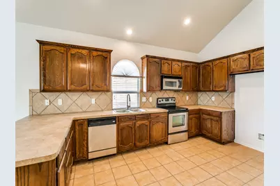 6357 Redeagle Creek Drive, Fort Worth, TX 76179 - Photo 4