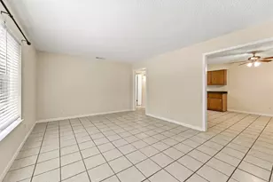 410 W Franklin St, Waxahachie, TX 75165 - Photo 2