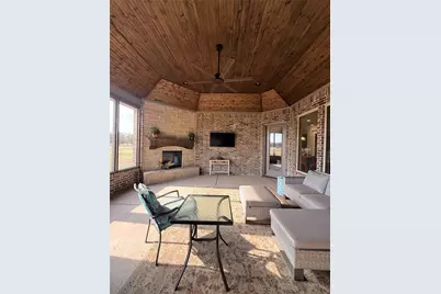 1136 Tremont Lane, Granbury, TX 76049 - Photo 10