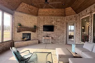 1136 Tremont Ln, Granbury, TX 76049 - Photo 10