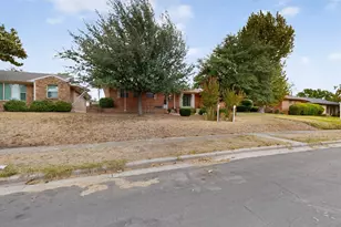 1129 Oak Meadows Dr, Dallas, TX 75232 - Photo 32