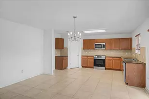821 Green Heath Ave, Fort Worth, TX 76120 - Photo 10
