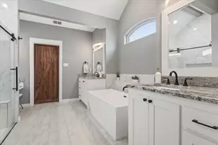 10305 Creekside Ln, Waco, TX 76712 - Photo 14