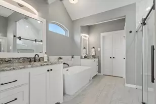 10305 Creekside Ln, Waco, TX 76712 - Photo 12