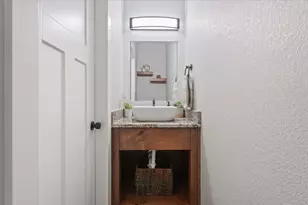 10305 Creekside Ln, Waco, TX 76712 - Photo 6