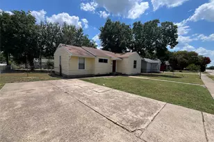 202 W Wheatland Road W, Duncanville, TX 75116 - Photo 2