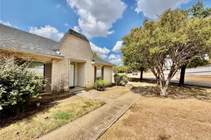 35 W Mountain Ln, Grand Prairie, TX 75052 - Photo 2