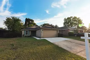 1404 Woodfern Dr, Arlington, TX 76018 - Photo 1