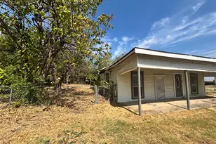 309 E Mowry St, Crandall, TX 75114 - Photo 4