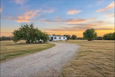 549 County Road 4733, Rhome, TX 76078 - Photo 32