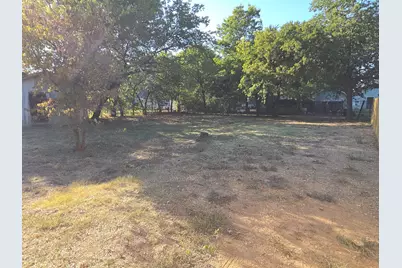 1013 E Tennie, Gainesville, TX 76240 - Photo 2