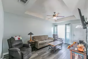 212 Broken Arrow Dr, Lacy Lakeview, TX 76705 - Photo 2